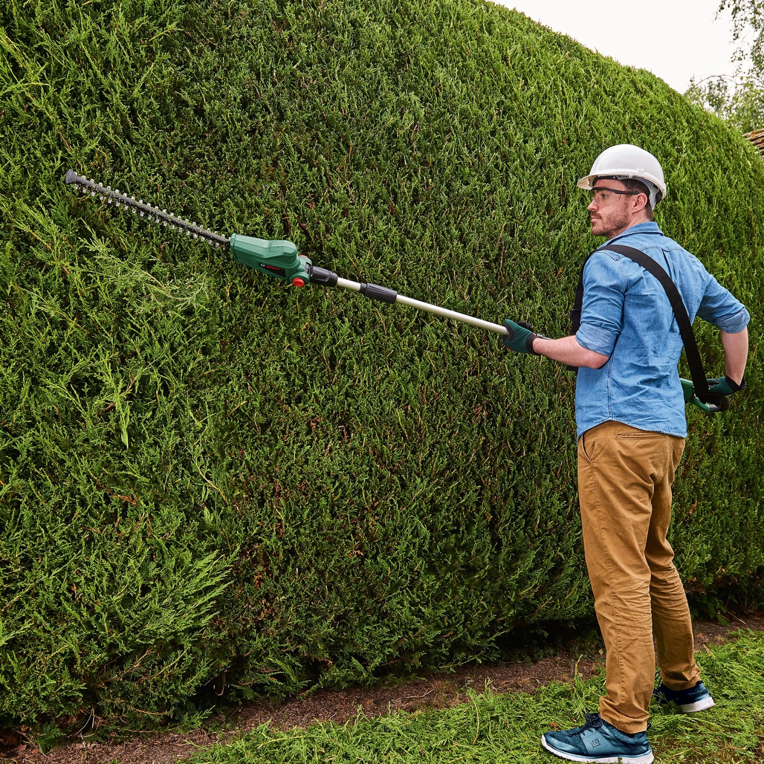 Bosch Power For All 18V 450mm UniversalHedgePole 18 Cordless Hedge Trimmer - Image 4