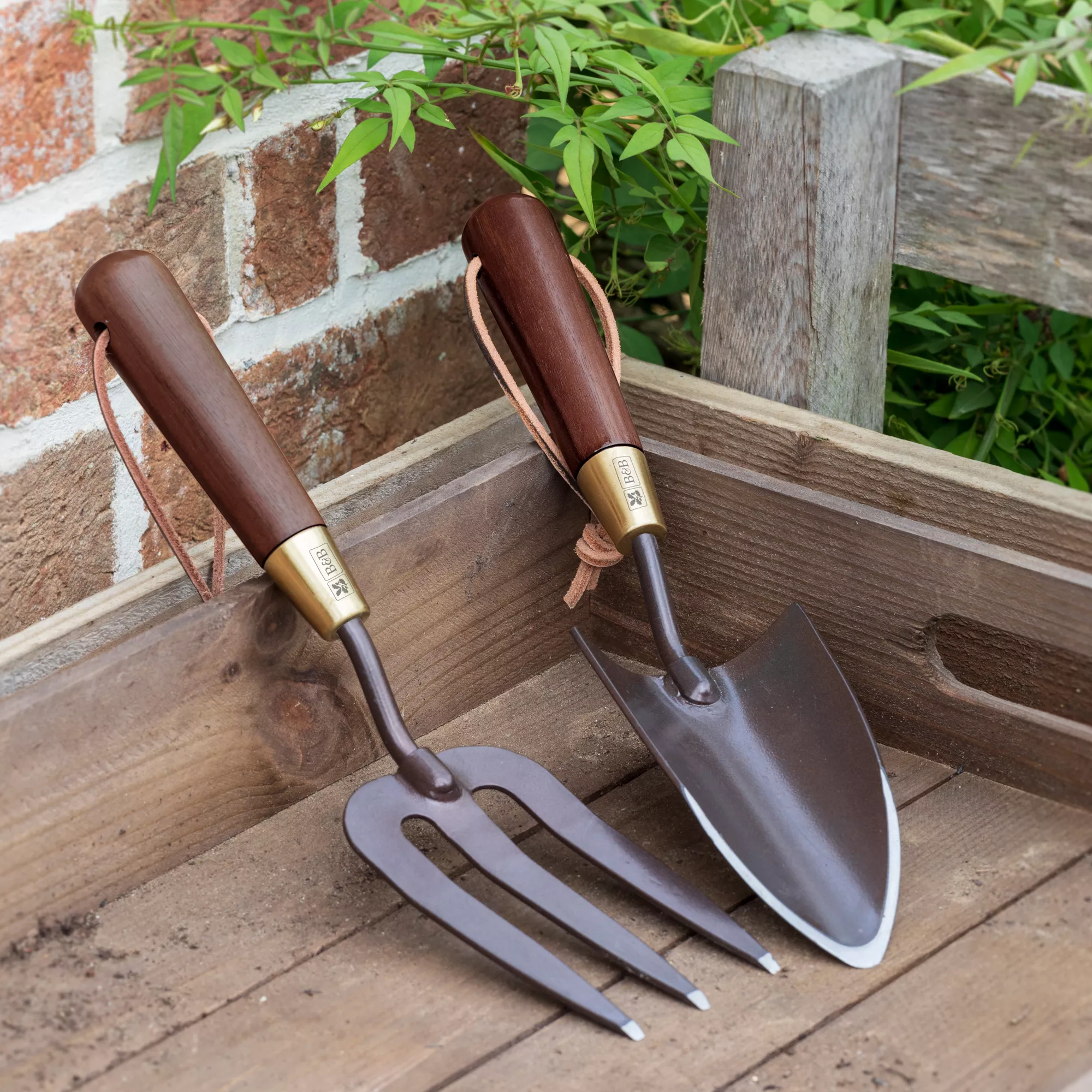 Burgon & Ball National Trust Brown Trowel - Image 3