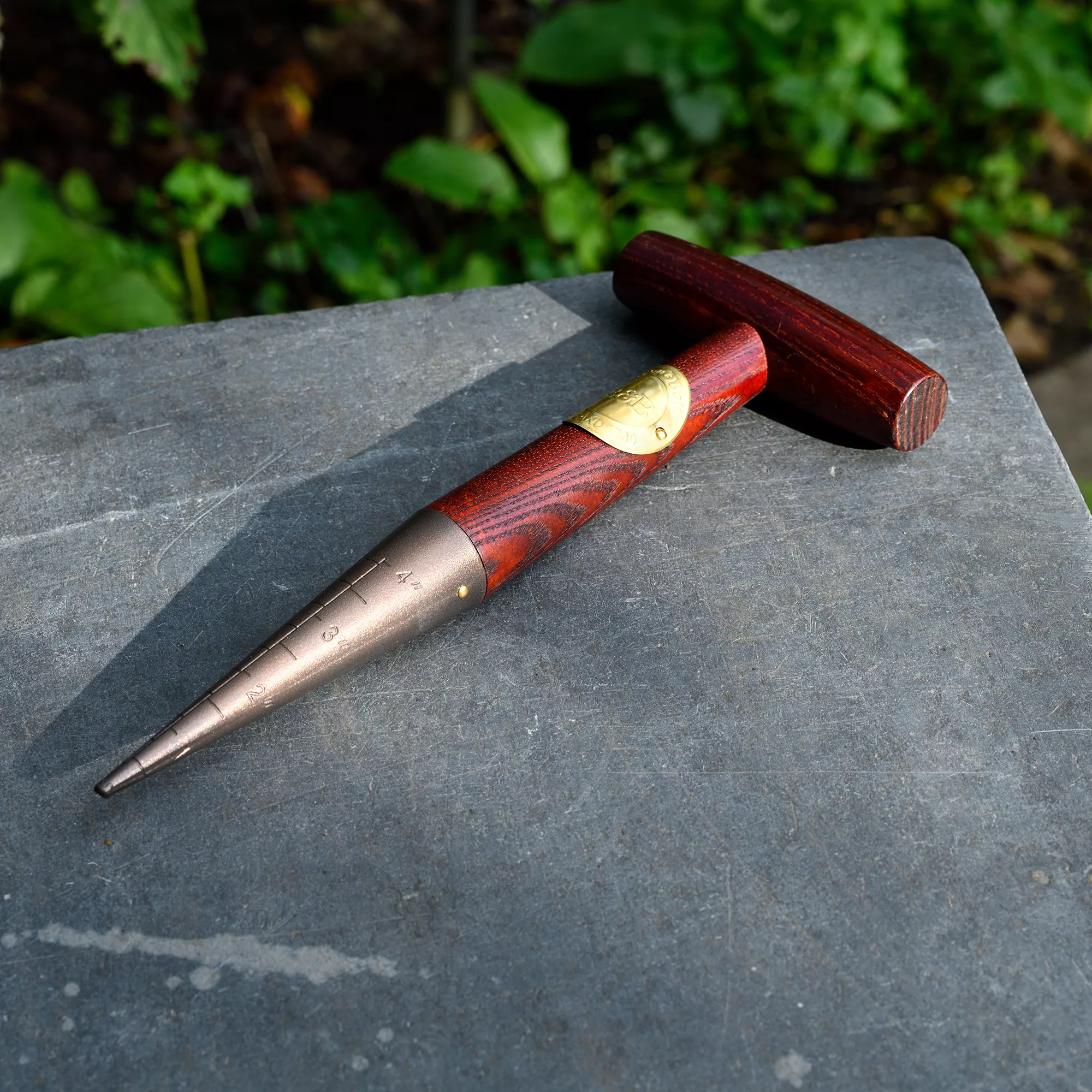 Burgon & Ball National Trust Wood Dibber - Image 3