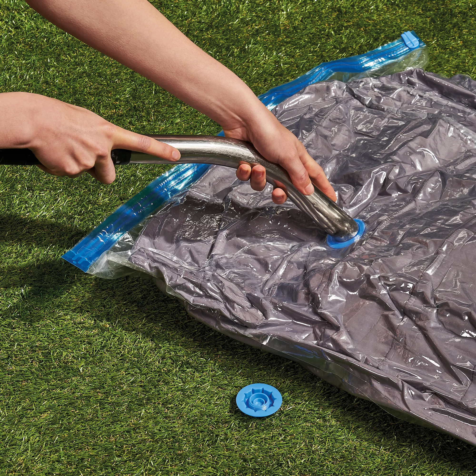 CleverSpa Grey Circular Hot Tub Cover - Image 8