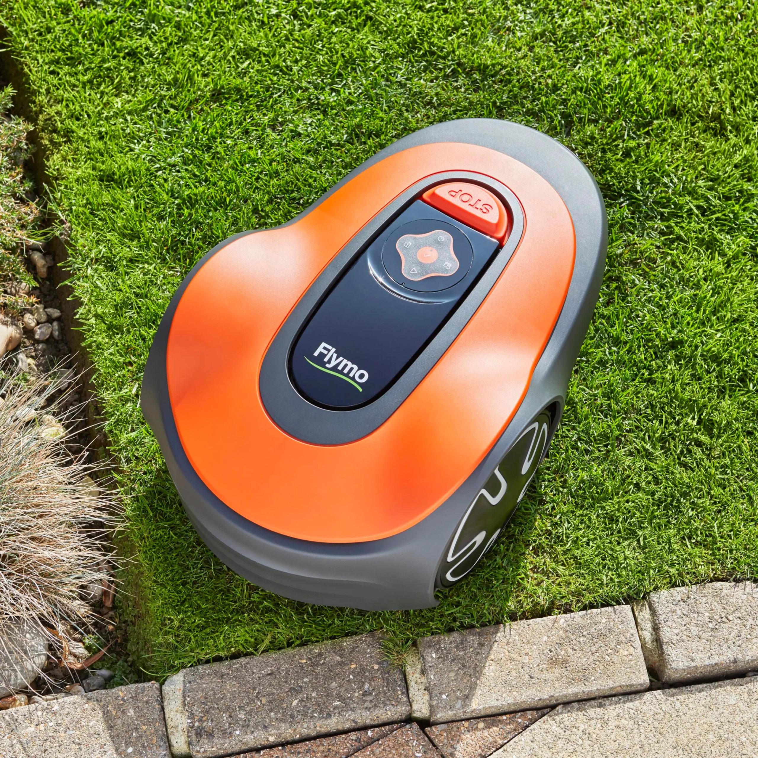 Flymo Easilife Go 250 Cordless Robotic Lawnmower - Image 3