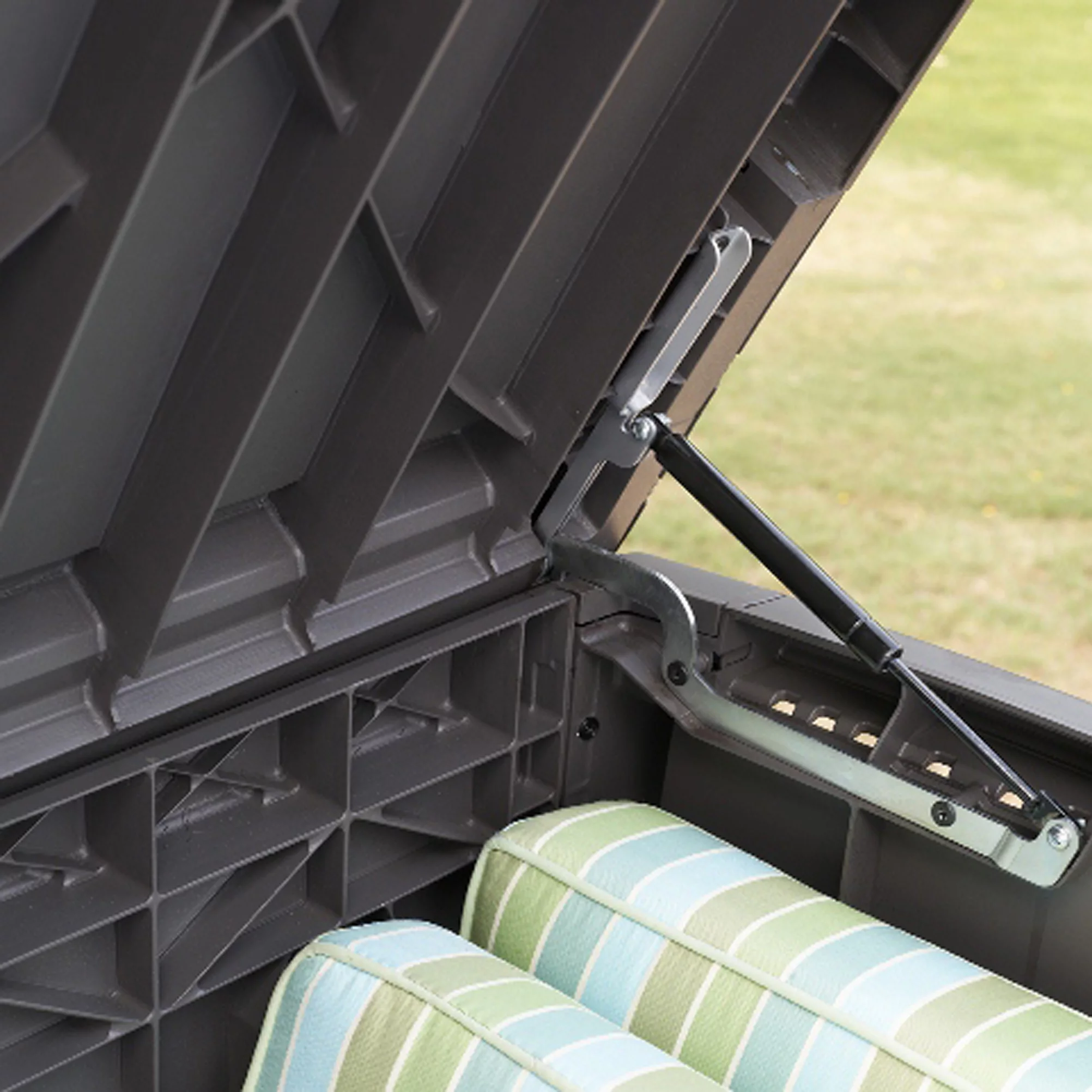 Keter Borneo Rattan Effect Plastic Garden Storage Box - Image 4