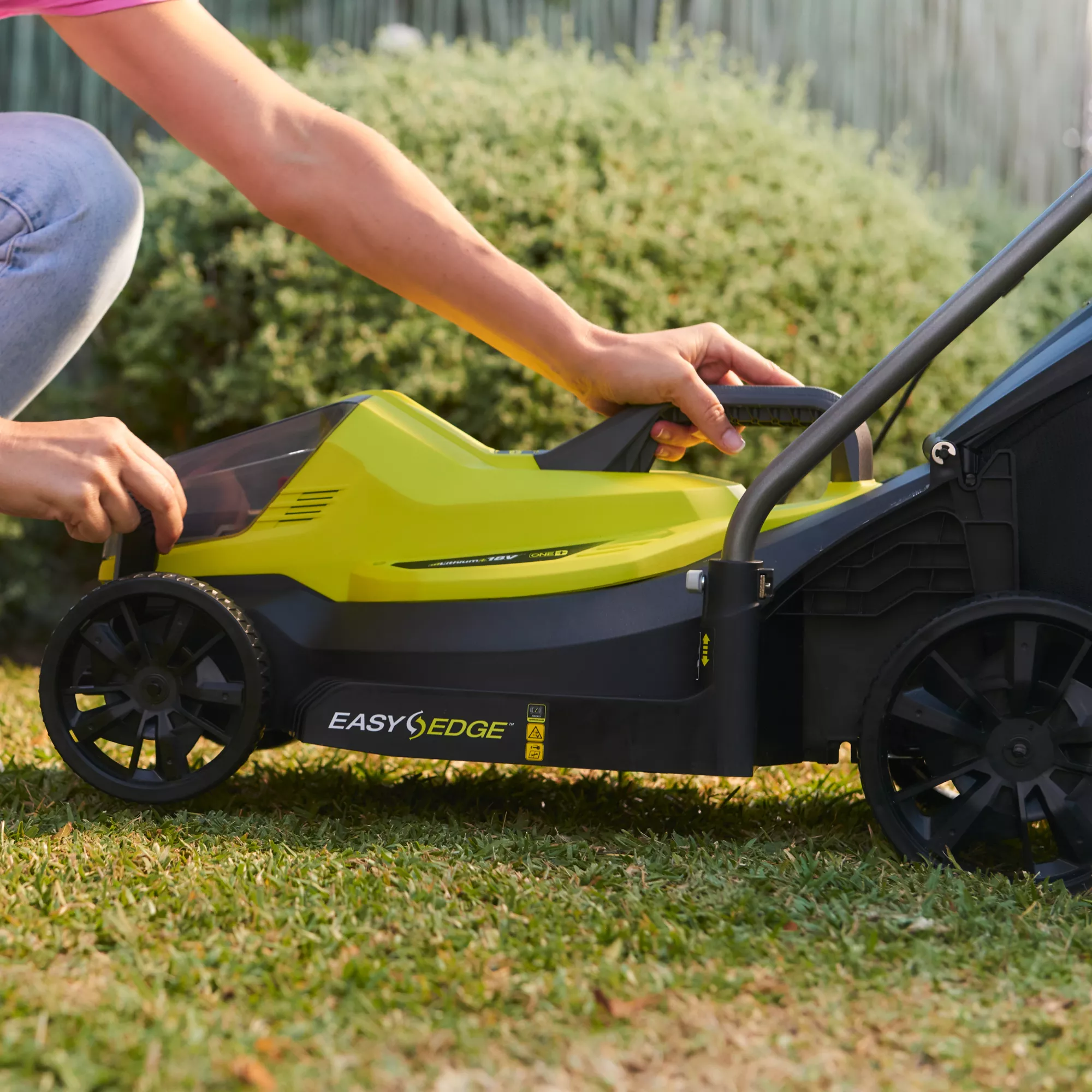 Ryobi ONE+ RLM18X33B50B Cordless 18V Rotary Lawnmower - Image 5