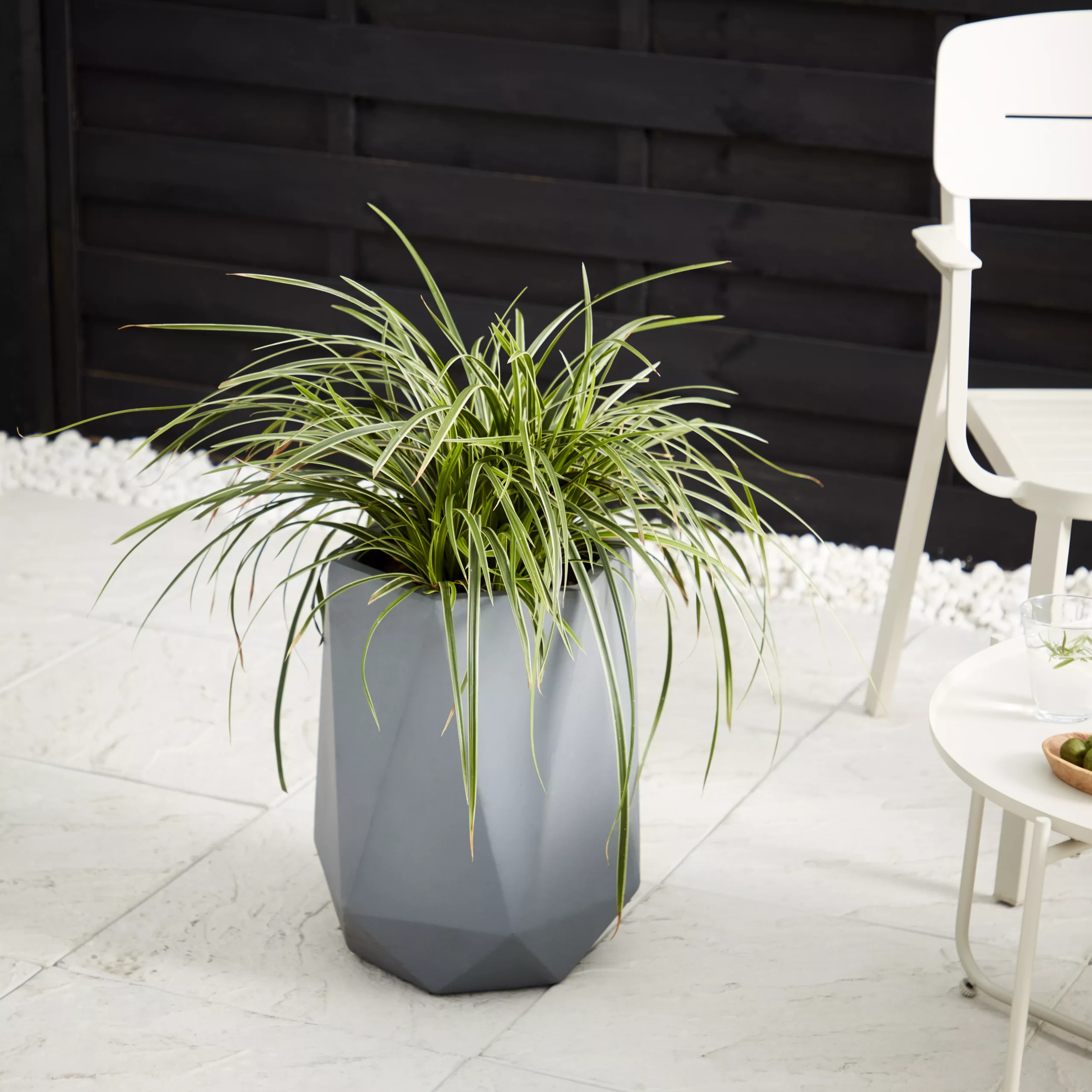 Verve Gardon Light Grey Fibreclay Hexagonal Plant Pot (Dia)29cm - Image 3